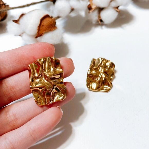 Textured geo stud earrings N254 - Picture 7 of 7